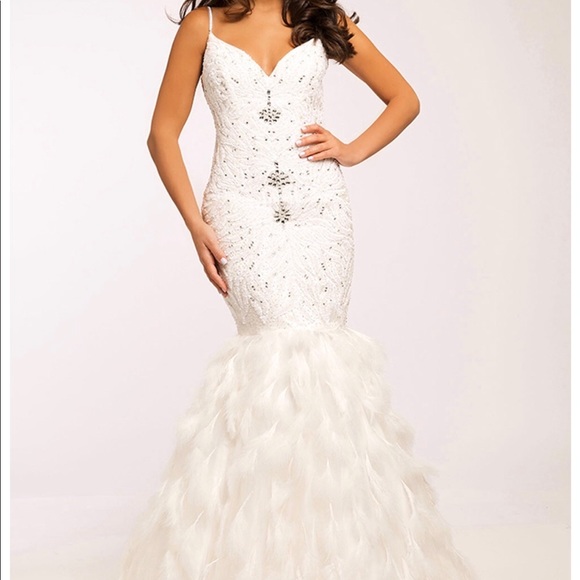 white mermaid prom dress with feathers